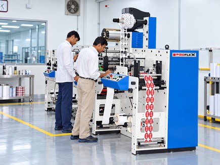 Operators running the ProFlex flexographic label press